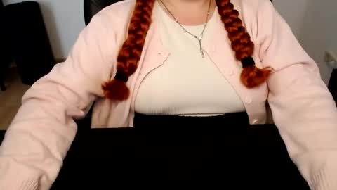 Snapshot of elly_petite chatting on June 12, 11:53 am Elly online show from June 12, 11:53 am
