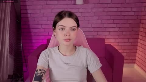 Snapshot of ellya_me chatting on February 7, 8:51 am Ellya online show from February 7, 8:51 am