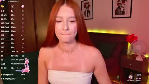 Snapshot of ellypeach chatting on June 12, 2:38 pm EllyPeach online show from June 12, 2:38 pm