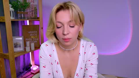 Elly online show from December 2, 3:01 am