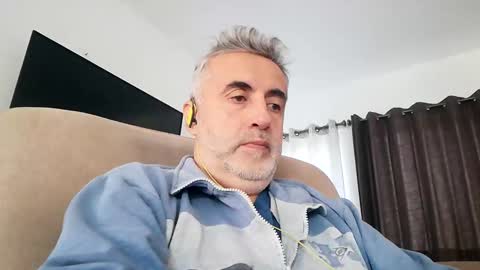 Snapshot of elmejorfvb2 chatting on December 2, 2:19 pm fer online show from December 2, 2:19 pm