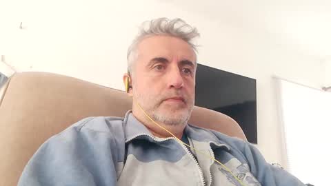 Snapshot of elmejorfvb2 chatting on December 23, 3:23 pm fer online show from December 23, 3:23 pm