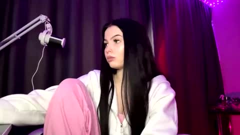 Snapshot of elmermelendes chatting on February 9, 7:56 am Tiny online show from February 9, 7:56 am