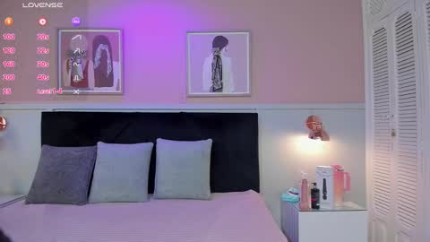 Elodie  online show from September 30, 12:43 pm