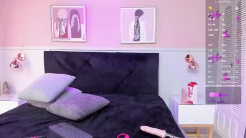 Elodie  online show from November 9, 1:09 pm