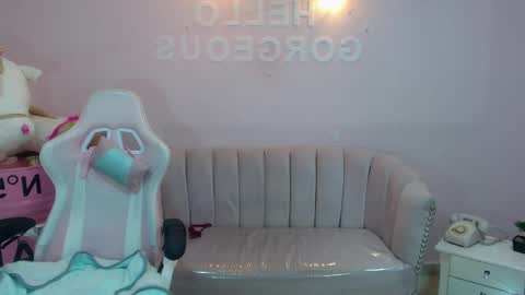 Elody  online show from February 21, 9:45 am