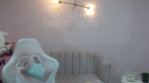 Elody  online show from March 6, 9:36 am