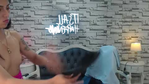 Elody  online show from September 18, 12:45 am