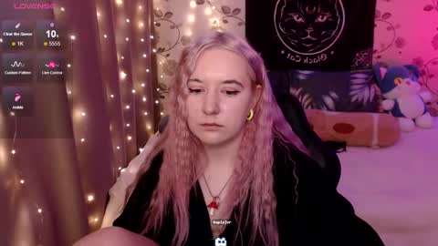 Snapshot of elovinora chatting on December 5, 10:23 pm Ela give me a thumbs up if you like it and this is important for the development of the account online show from December 5, 10:23 pm