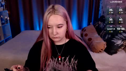 Snapshot of elovinora chatting on December 16, 1:42 am Ela give me a thumbs up if you like it and this is important for the development of the account online show from December 16, 1:42 am