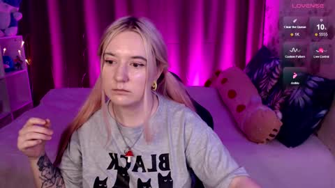 Snapshot of elovinora chatting on December 31, 11:06 pm Ela give me a thumbs up if you like it and this is important for the development of the account online show from December 31, 11:06 pm