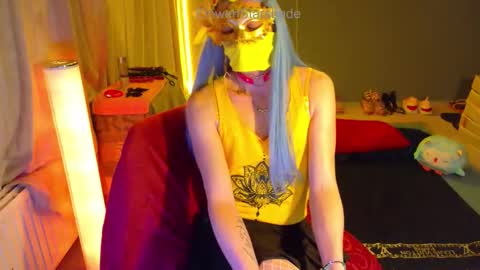 ElowenStarshade online show from April 17, 8:12 pm