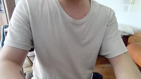 Snapshot of elriclust chatting on March 9, 5:39 pm elriclust online show from March 9, 5:39 pm