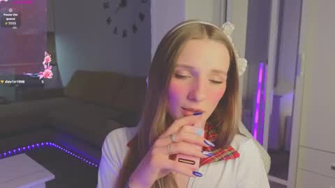 elsa_cute1 online show from April 9, 11:21 pm