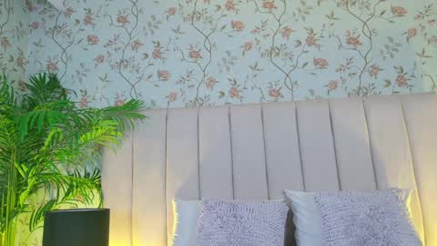 Isabela Martinez online show from April 8, 3:28 am