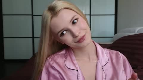 Snapshot of elsafawn chatting on September 17, 10:17 am elsa online show from September 17, 10:17 am
