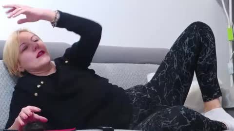 ElsieMacks online show from November 19, 8:31 pm