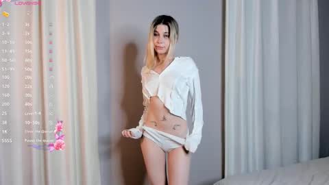 Elizabeth online show from October 15, 4:51 pm