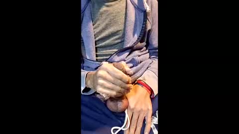 Snapshot of elvergg1 chatting on February 23, 6:11 am elvergg1 online show from February 23, 6:11 am