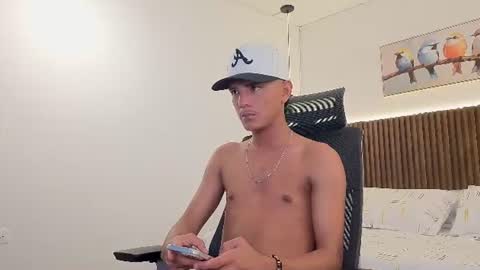 Snapshot of elvis_herreravg chatting on August 7, 7:38 pm Elvis online show from August 7, 7:38 pm