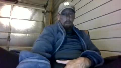 Snapshot of elwooood7 chatting on April 19, 11:42 am elwooood7 online show from April 19, 11:42 am