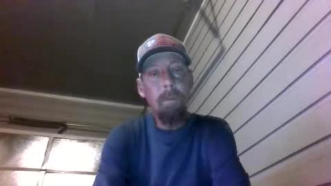 Snapshot of elwooood7 chatting on May 3, 12:33 pm elwooood7 online show from May 3, 12:33 pm