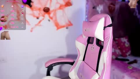 ely_w1 online show from October 31, 9:49 pm