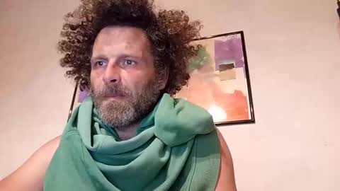 Snapshot of elyjahoye chatting on May 6, 9:20 pm elyjahoye online show from May 6, 9:20 pm