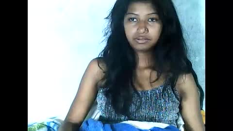 Snapshot of elynah195043 chatting on June 4, 6:30 am elynah195043 online show from June 4, 6:30 am