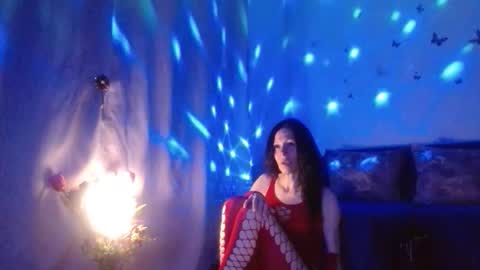 Elisa online show from April 9, 6:35 pm