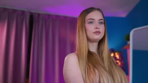 Elyssa online show from April 10, 6:45 pm