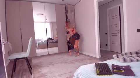 Snapshot of elza_mature chatting on May 4, 8:43 am Elza online show from May 4, 8:43 am