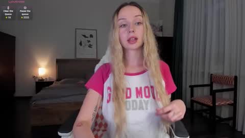 Emilie online show from November 17, 3:51 pm