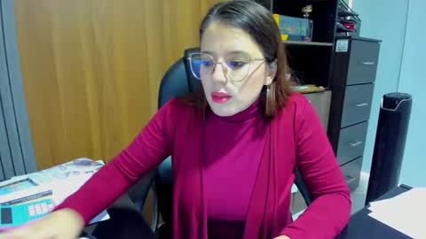 Snapshot of ema_04 chatting on December 20, 8:49 pm Estefany Martinez Acua INSTAGRAM ema 04oficial online show from December 20, 8:49 pm