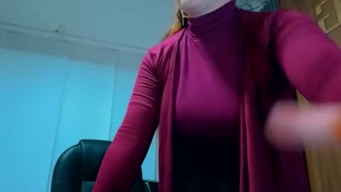 Snapshot of ema_04 chatting on February 4, 3:51 pm Estefany Martinez Acua INSTAGRAM ema 04oficial online show from February 4, 3:51 pm