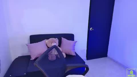 Snapshot of ema__miller chatting on January 8, 11:41 pm ema__miller online show from January 8, 11:41 pm
