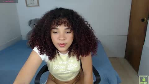 Snapshot of ema__miller chatting on February 5, 3:00 am ema__miller online show from February 5, 3:00 am