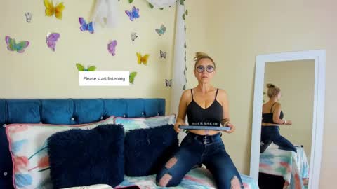 Snapshot of ema_garciaa chatting on September 19, 9:48 pm ema garcia  online show from September 19, 9:48 pm