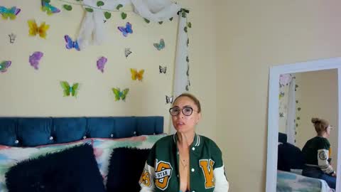 Snapshot of ema_garciaa chatting on September 20, 7:37 pm ema garcia  online show from September 20, 7:37 pm
