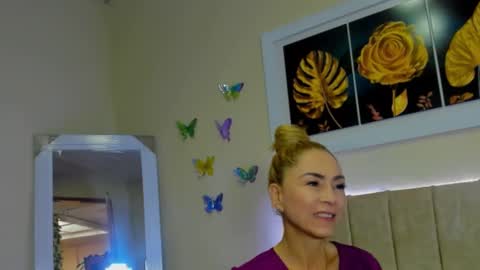Snapshot of ema_garciaa chatting on September 22, 1:35 pm ema garcia  online show from September 22, 1:35 pm