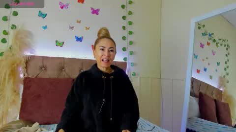 Snapshot of ema_garciaa chatting on October 18, 12:39 pm ema garcia  online show from October 18, 12:39 pm