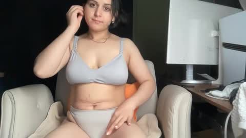 Snapshot of ema_lov3 chatting on October 23, 2:55 am Ema Love online show from October 23, 2:55 am