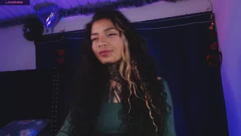 Snapshot of ema_ploxx chatting on February 20, 6:26 am ema_ploxx online show from February 20, 6:26 am