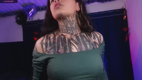 Snapshot of ema_ploxx chatting on March 2, 5:08 am ema_ploxx online show from March 2, 5:08 am