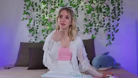 Emma online show from March 28, 2:55 am