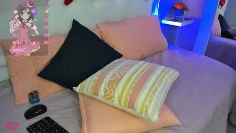 Snapshot of emalinda__hills chatting on February 17, 3:42 pm EMA online show from February 17, 3:42 pm