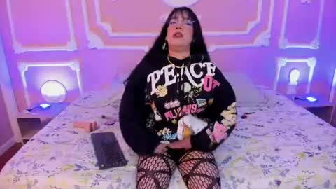 Snapshot of emalittle chatting on June 11, 3:37 am Emma online show from June 11, 3:37 am