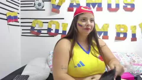 Snapshot of emawalker_ chatting on June 27, 8:25 pm Ema Walker online show from June 27, 8:25 pm