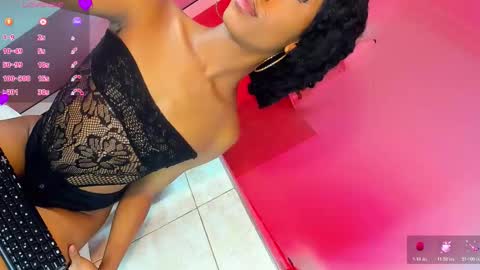 Snapshot of ember_victiria chatting on November 16, 12:44 pm ember_victiria online show from November 16, 12:44 pm