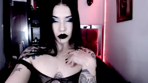 Snapshot of emearld_black chatting on April 27, 1:36 am Emerald Black online show from April 27, 1:36 am